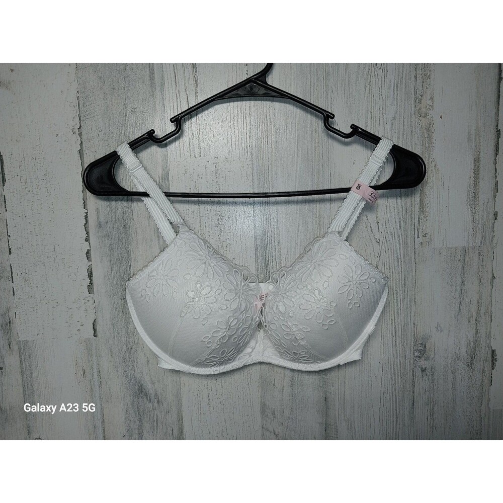 Victoria's Secret Padded No Wire White Bra Size 32DD